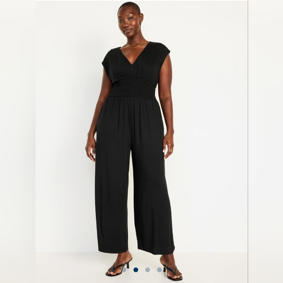 Old Navy Waist-defined Shirred Jumpsuit, Black, Small/Tall - Picture 3 of 3